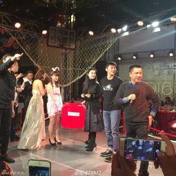 新浪娱乐最新爆料新闻,明星恋情大揭秘，真相令人震惊！